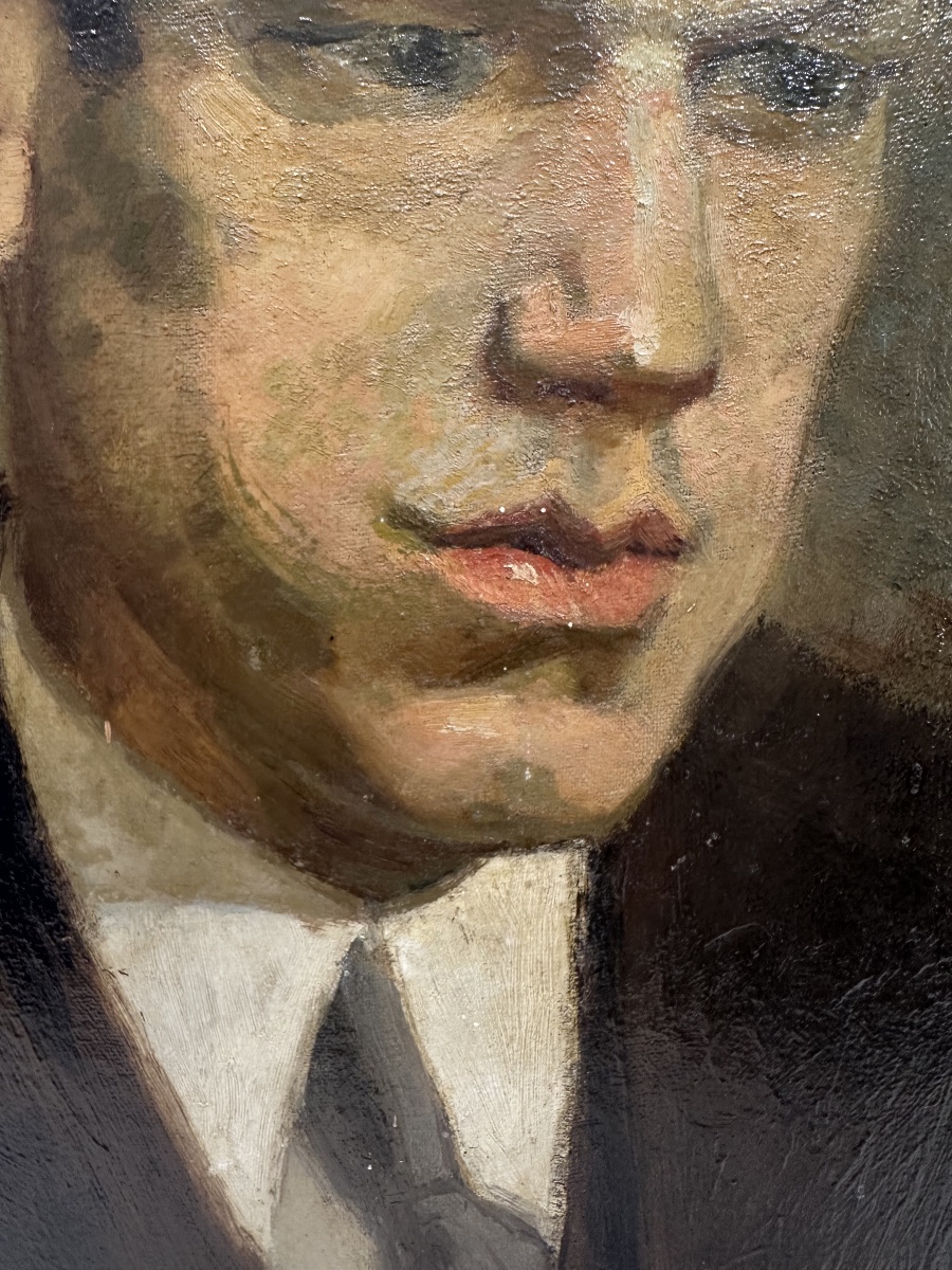 R. Abadie (?), École française, daté 1924 Portrait d'homme au regard grave-photo-1