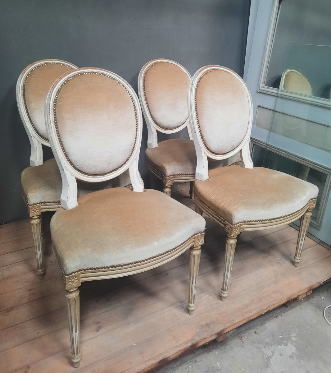 Suite de 4 chaises de style Louis XVI marquées " Gouffe"-photo-1