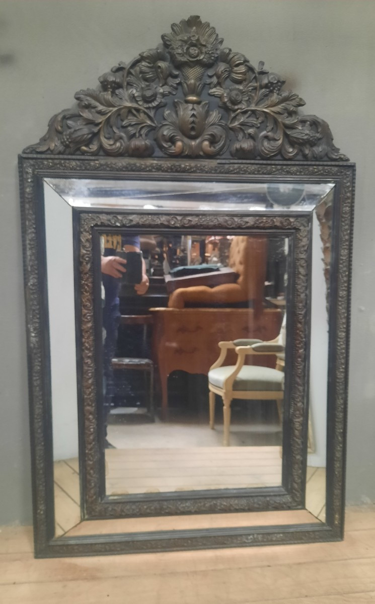 Mirroir à  pare closeet en tole repoussée