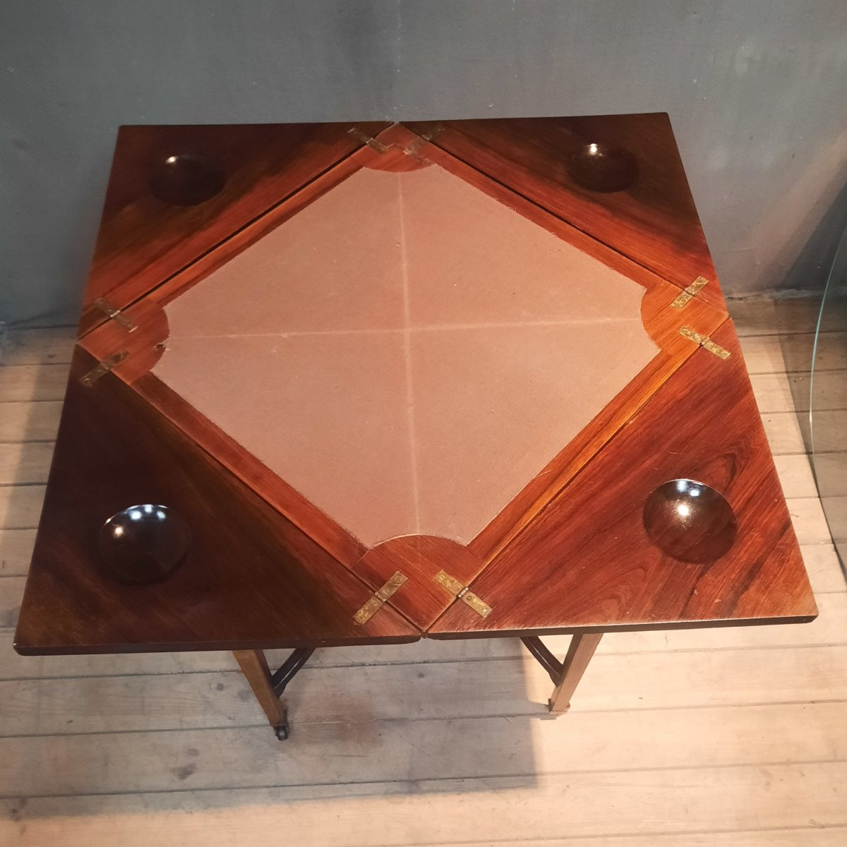 Handkerchief Game Table-photo-3