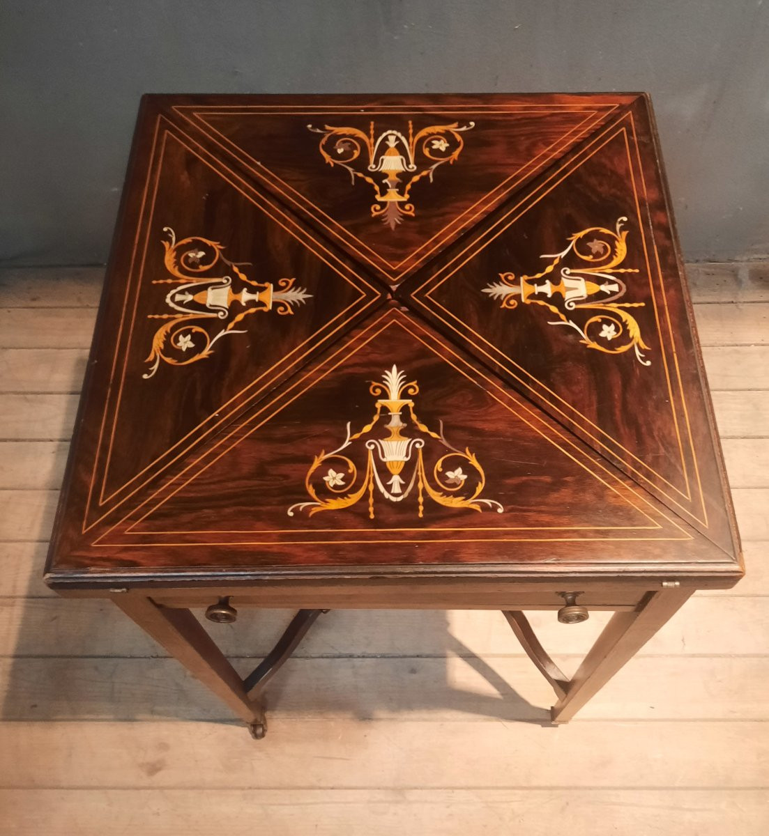 Handkerchief Game Table-photo-4