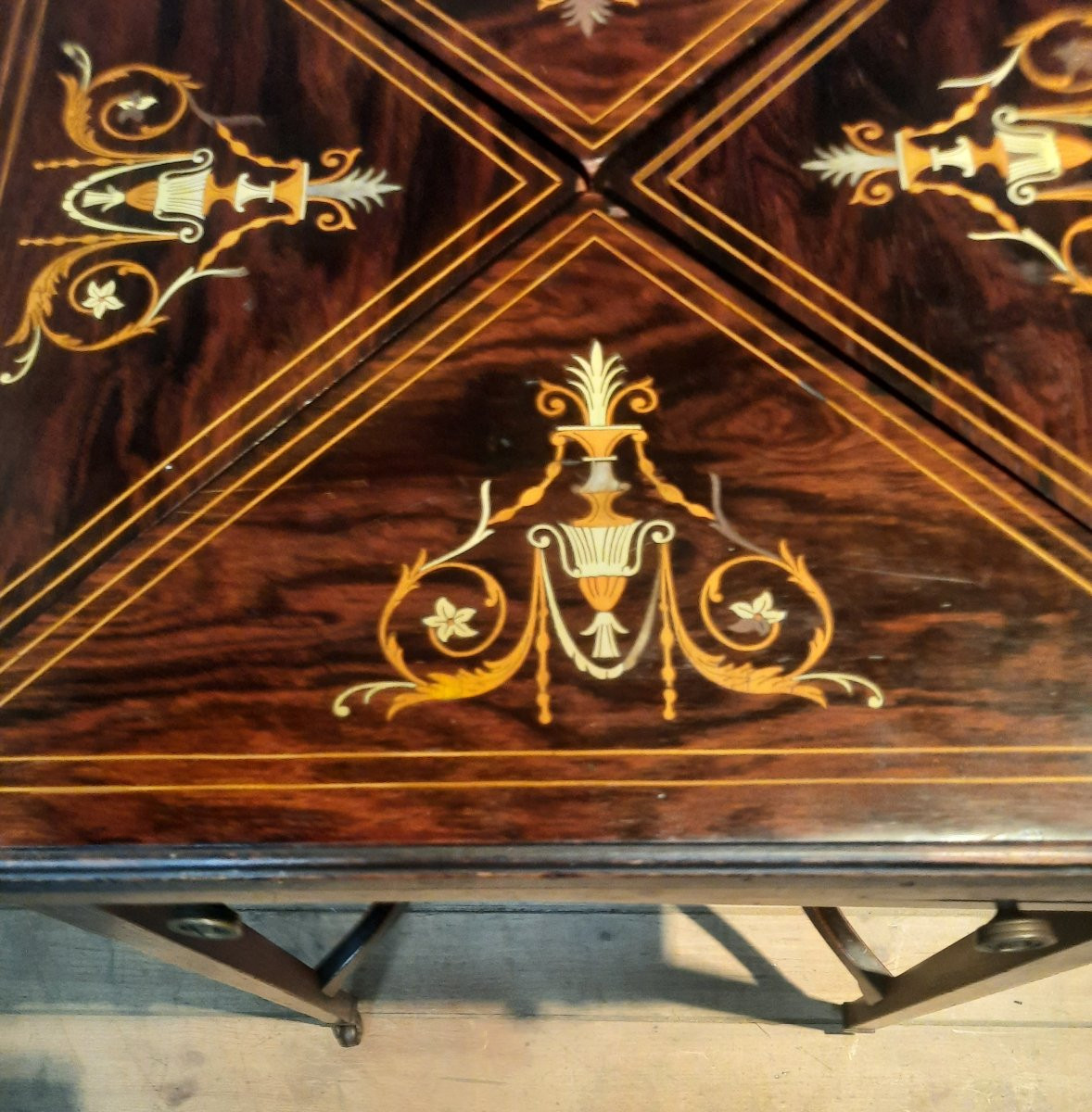 Handkerchief Game Table-photo-7
