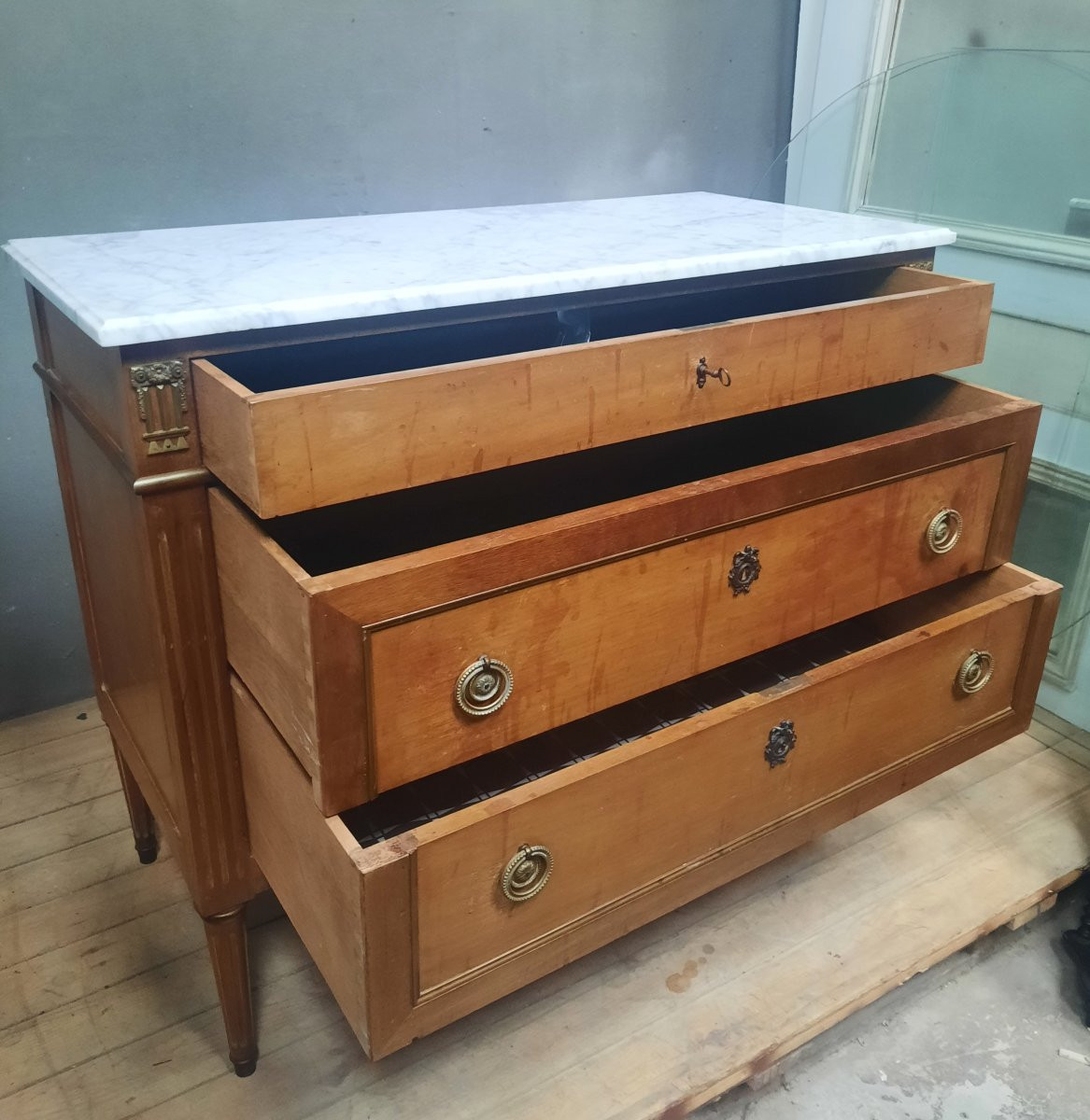 Commode style Louis XVI  à 3 tirroirs-photo-2