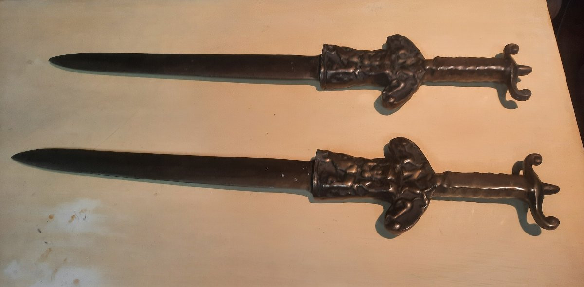 Paire de reproduction  d épée  celte en bronze-photo-2
