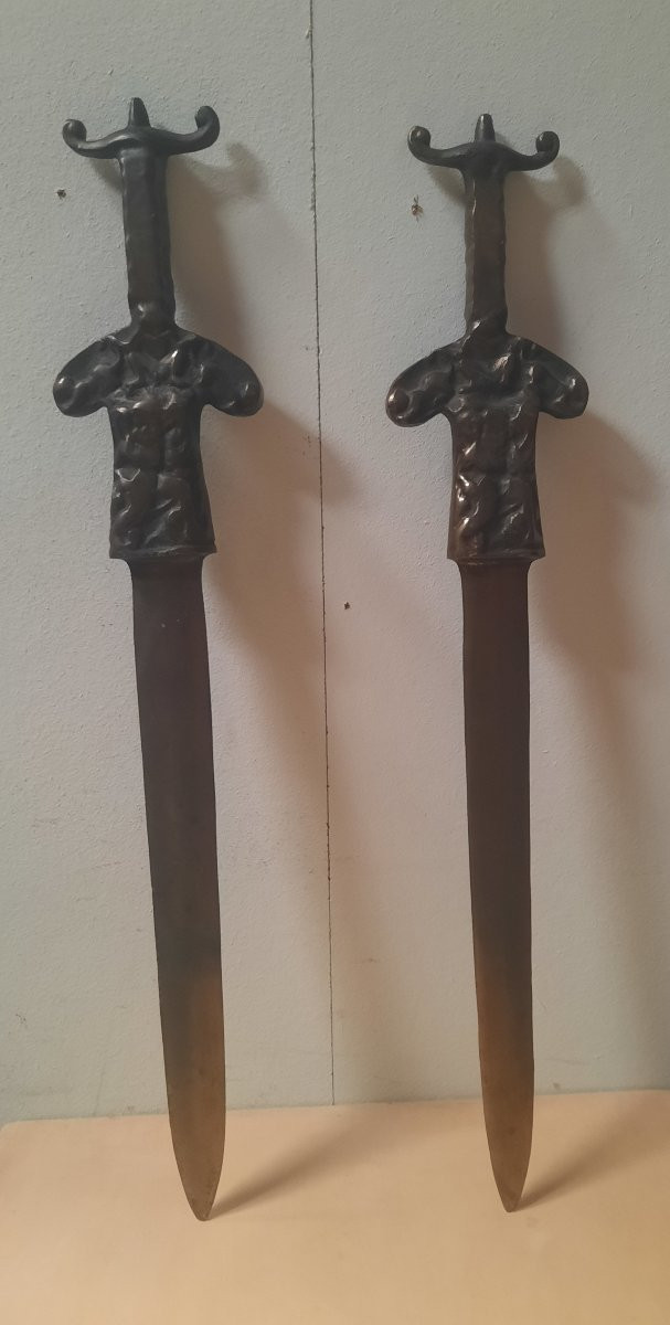 Paire de reproduction  d épée  celte en bronze-photo-3