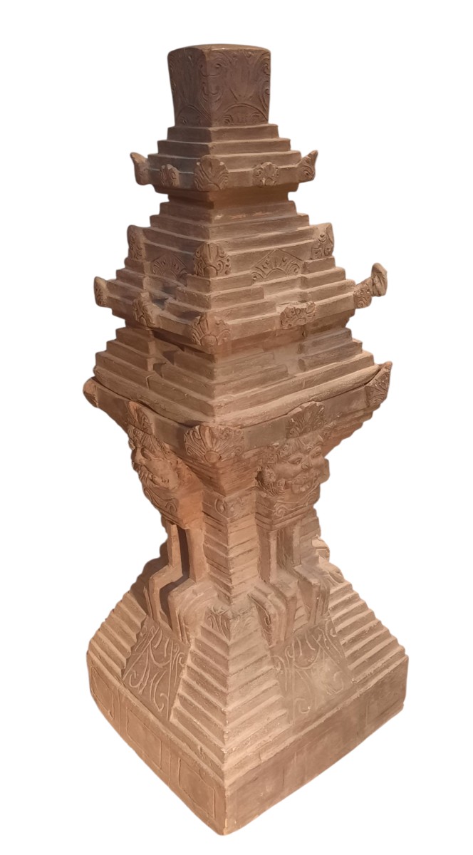 Reproduction en terre cuite d un temple  hindouiste