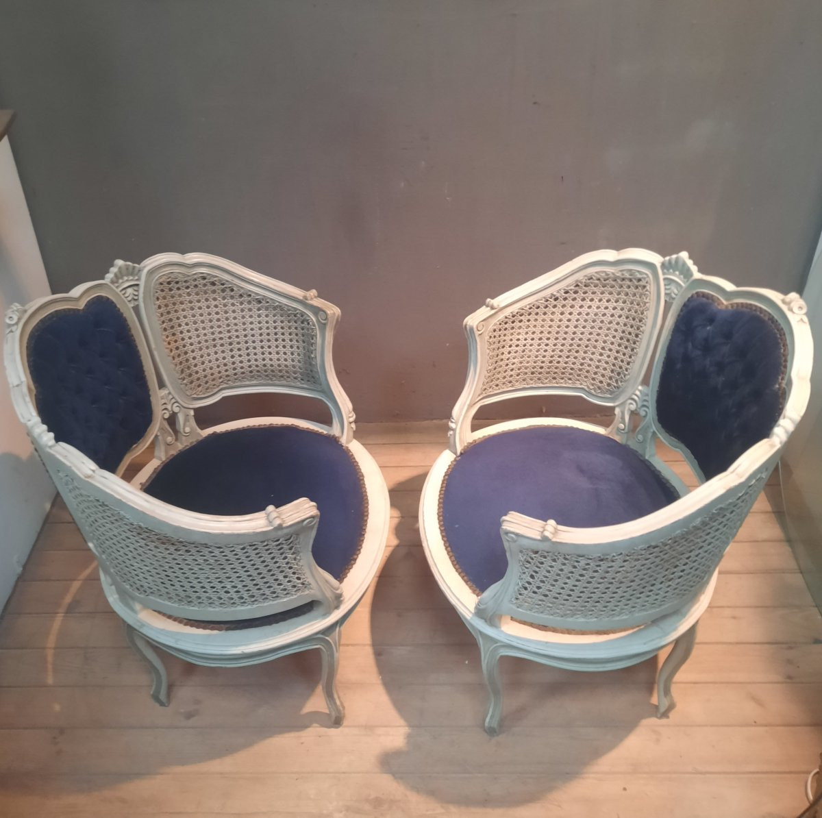 Paire de bergere en bois laqué et canage style Louis XV -photo-2