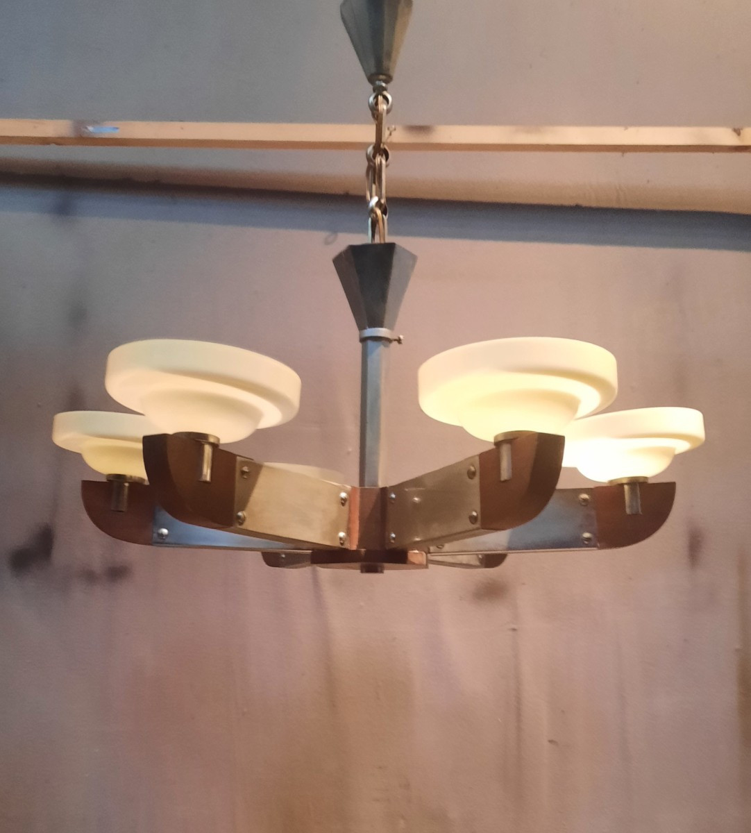 Lustre moderniste du milieu du vingtième sciecle 