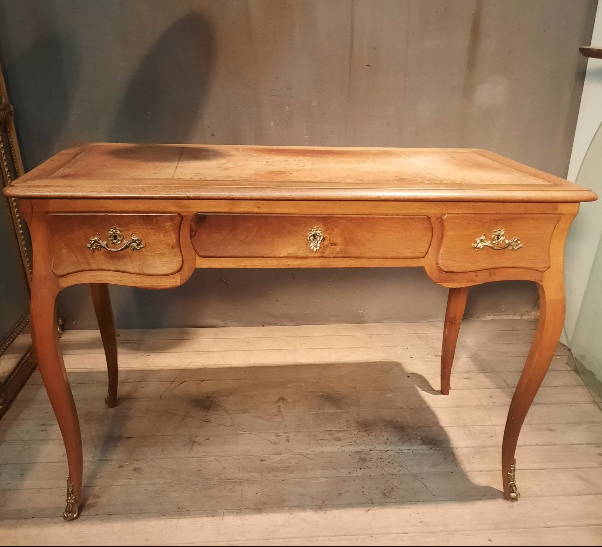 Bureau plat en merisier massif style Louis XV -photo-2