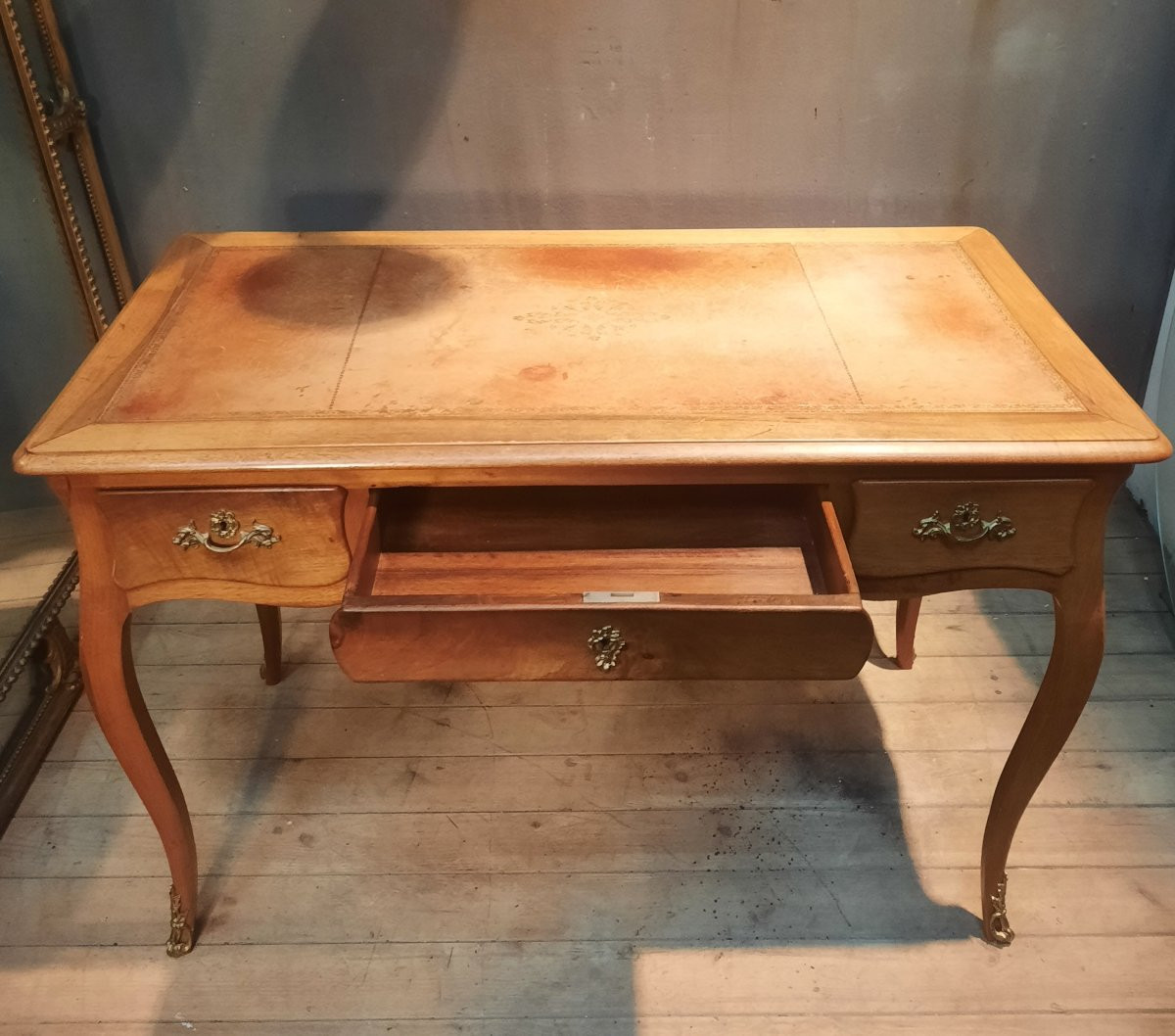 Bureau plat en merisier massif style Louis XV -photo-1