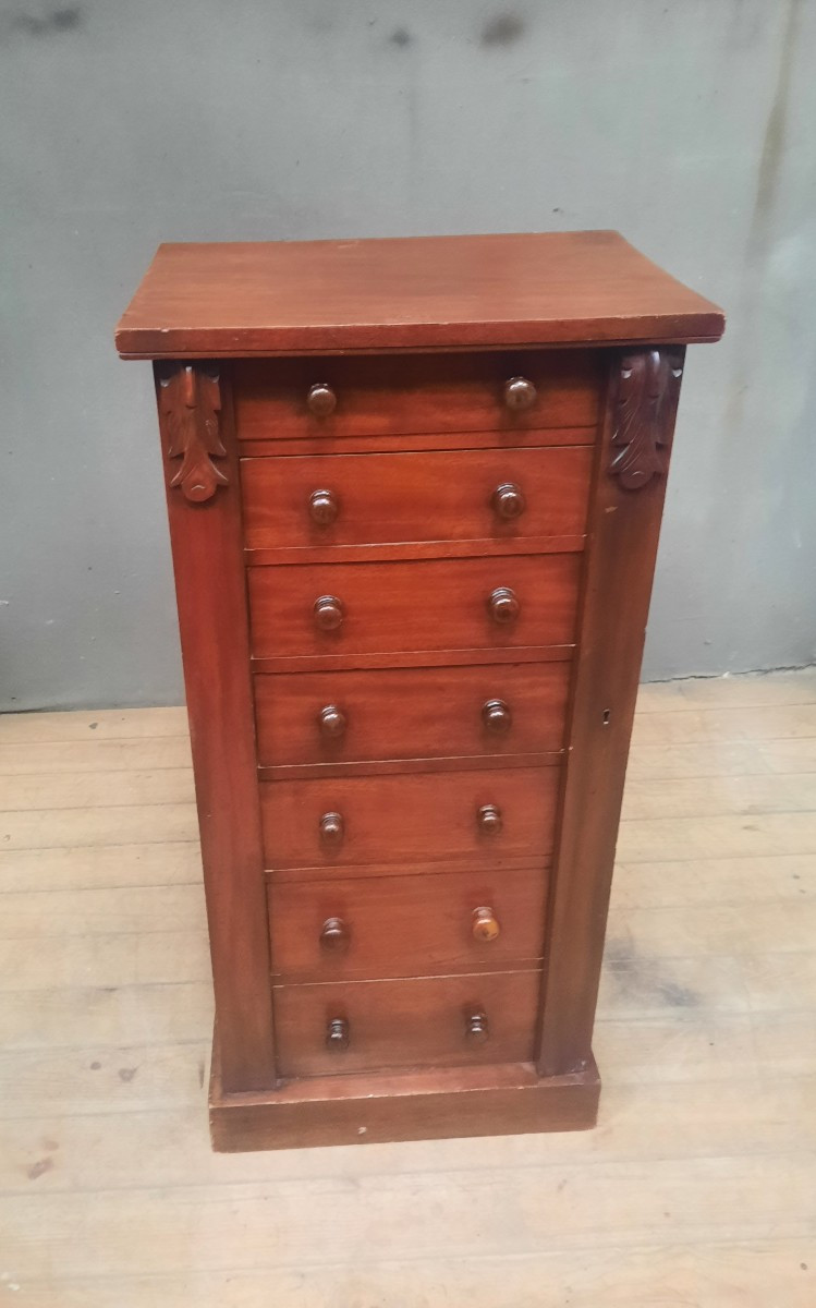 Semainier In Mahogany Veneer