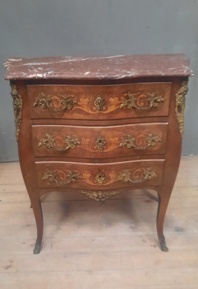 Commode style Louis XV fin dix-neuvieme siècle 