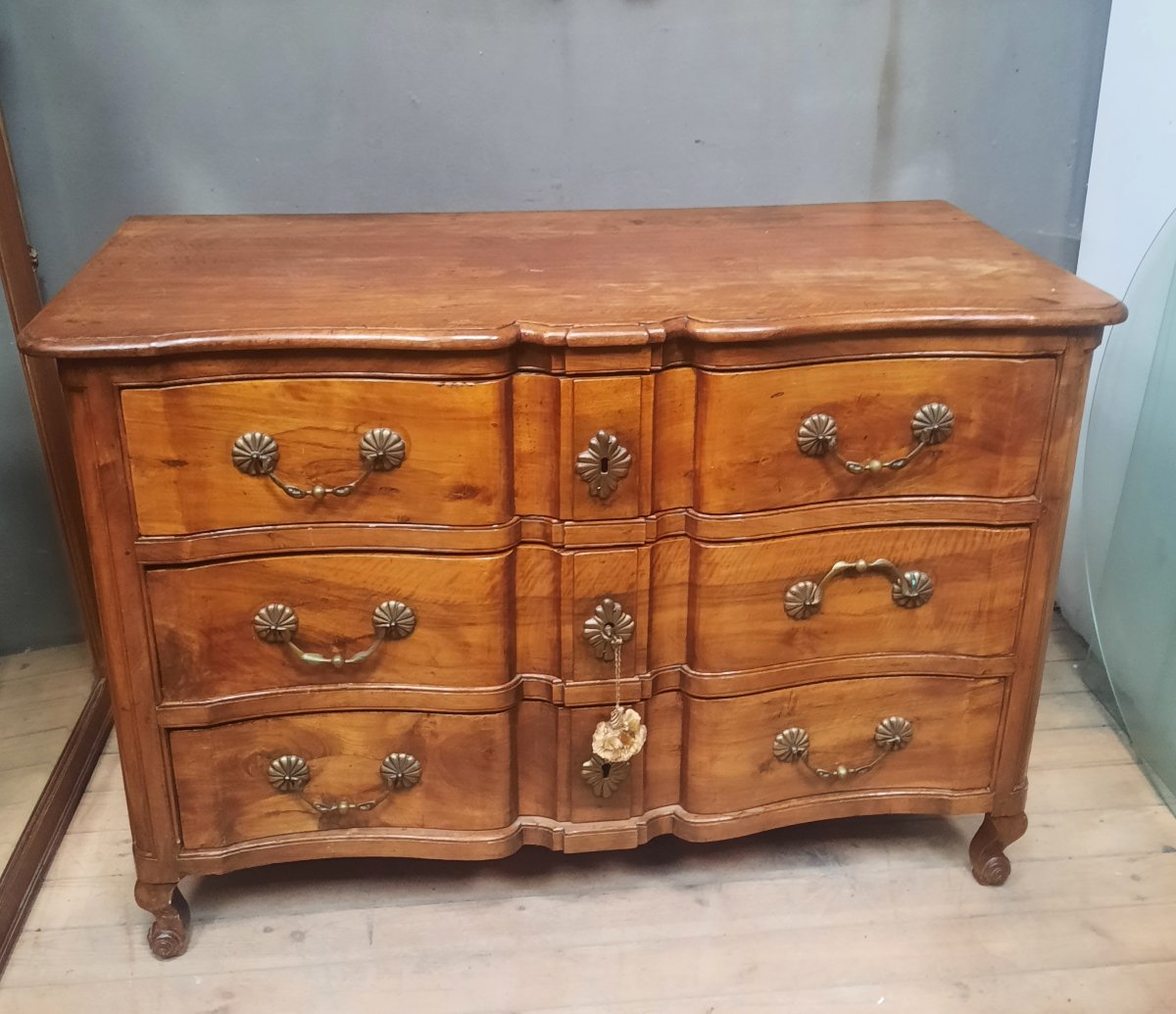 Commode arbalète du dix-huitième sciecle 