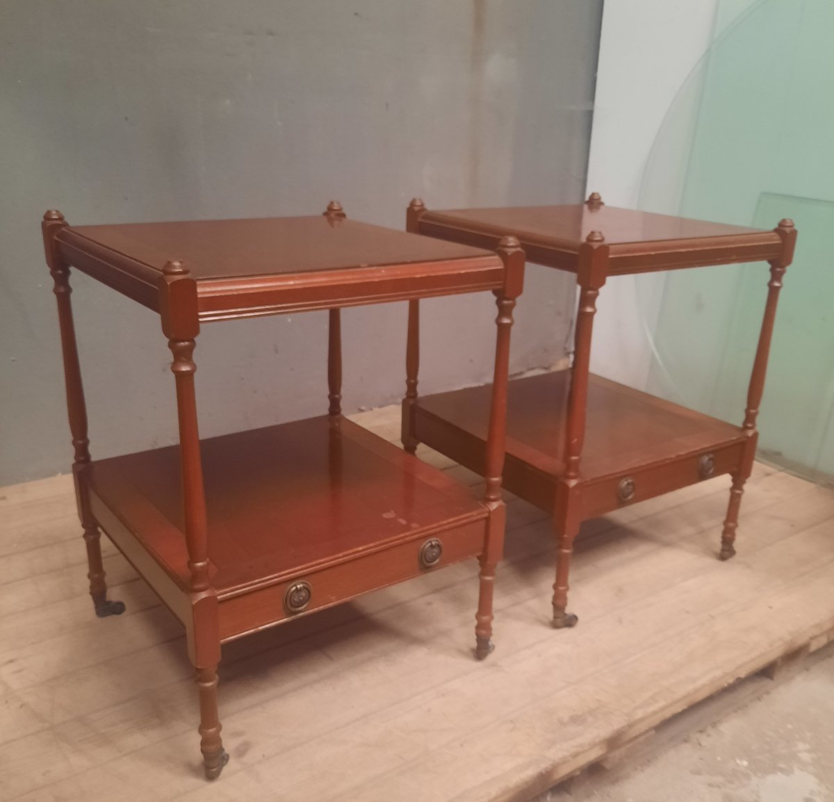 Paire de bouts de canapé 