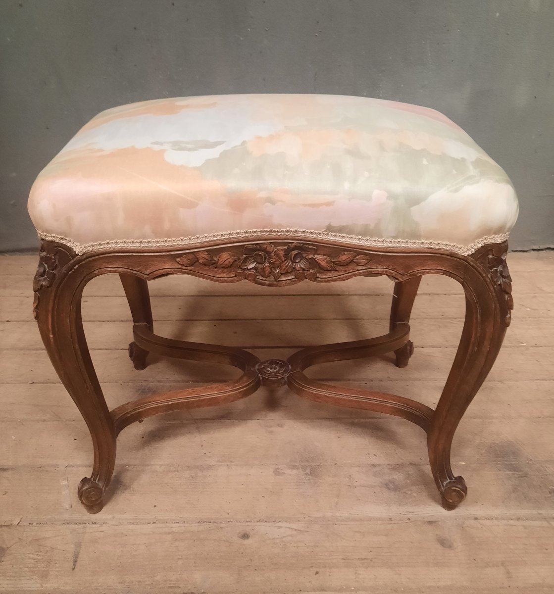 Louis XV-style Pouf With Rocaille Motifs -photo-4