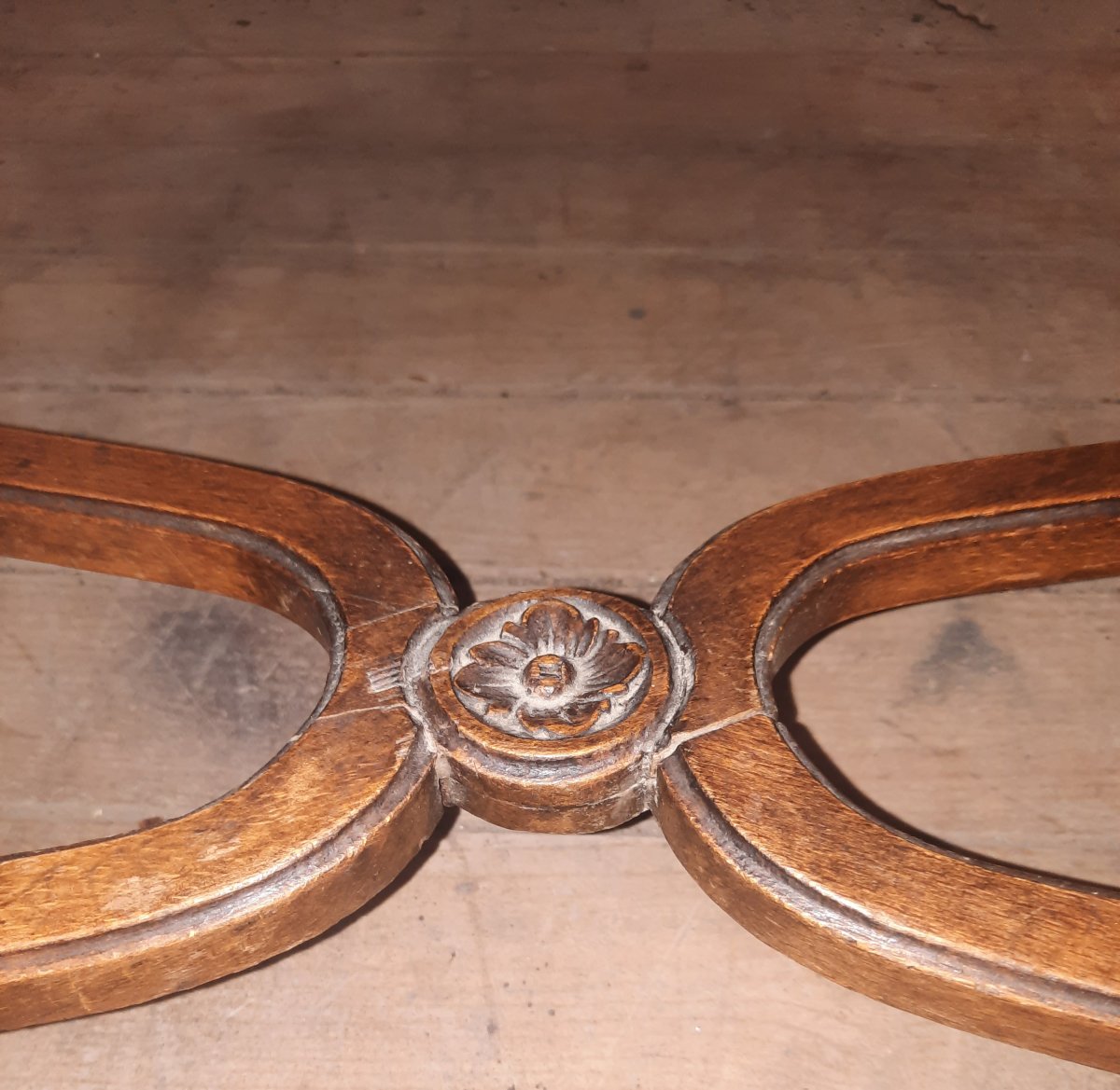 Louis XV-style Pouf With Rocaille Motifs -photo-1