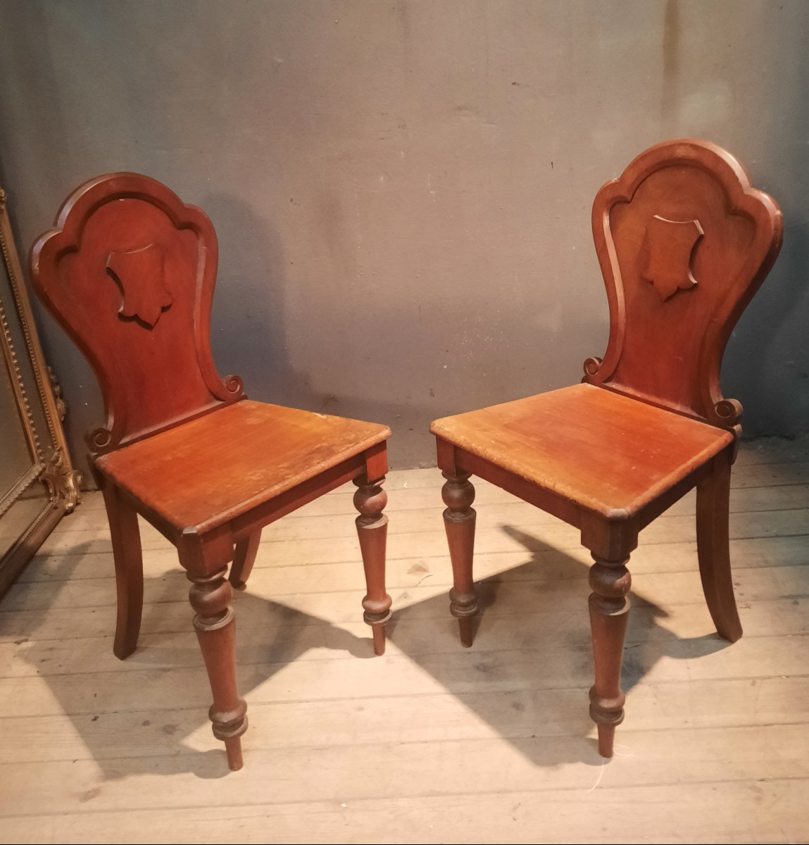 Paire dd chaise en bois massif genre escabelle