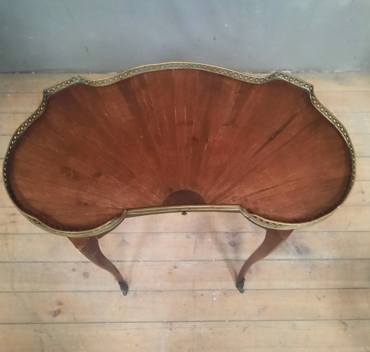 Kidney-shaped Table With Napoleon III Veneer -photo-2
