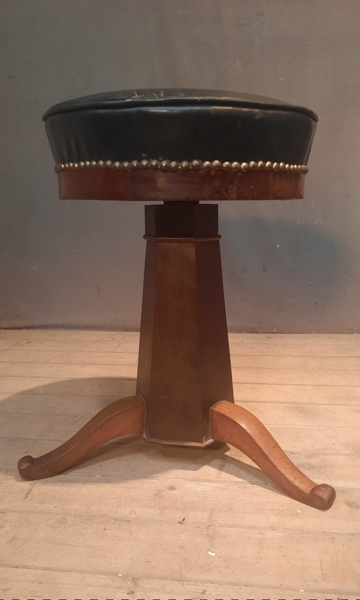 Hexagonal-legged Stool With Adjustable Height -photo-2
