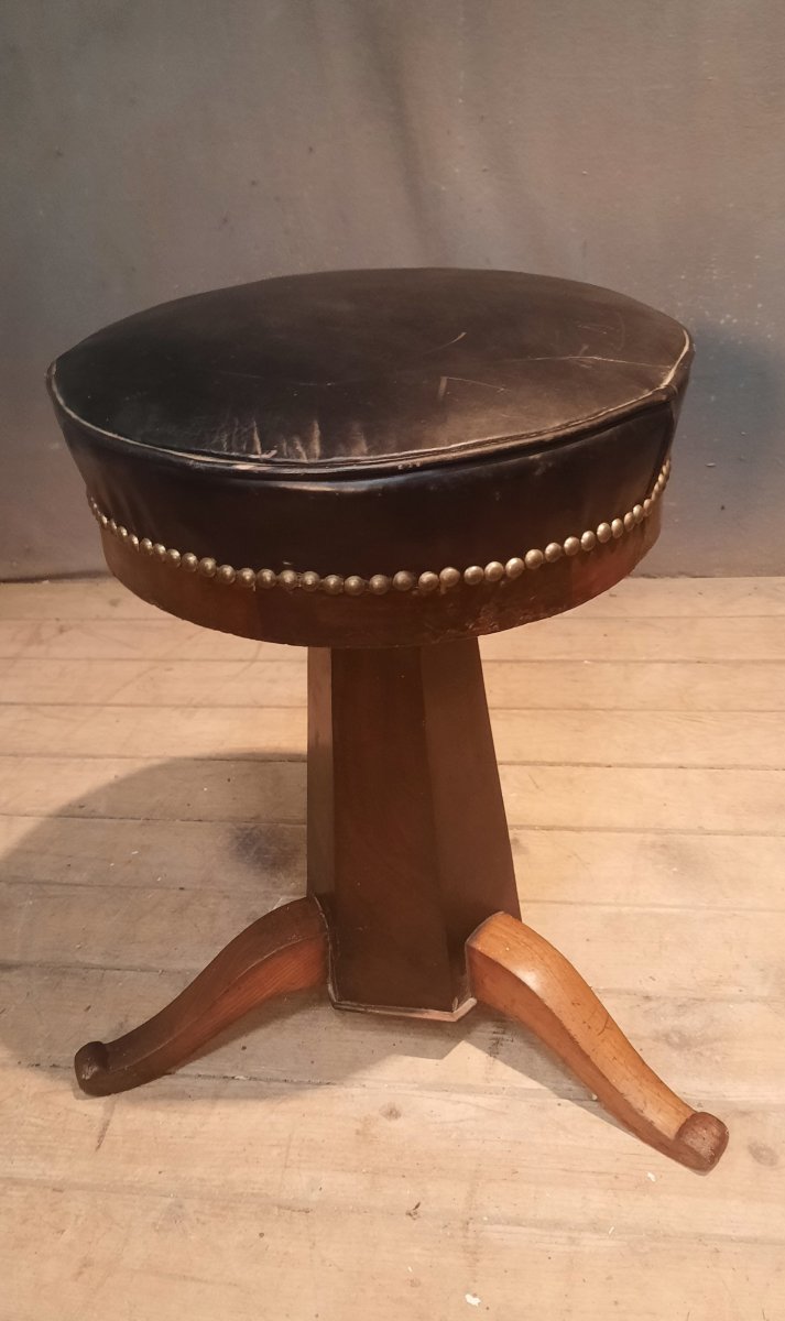 Hexagonal-legged Stool With Adjustable Height 