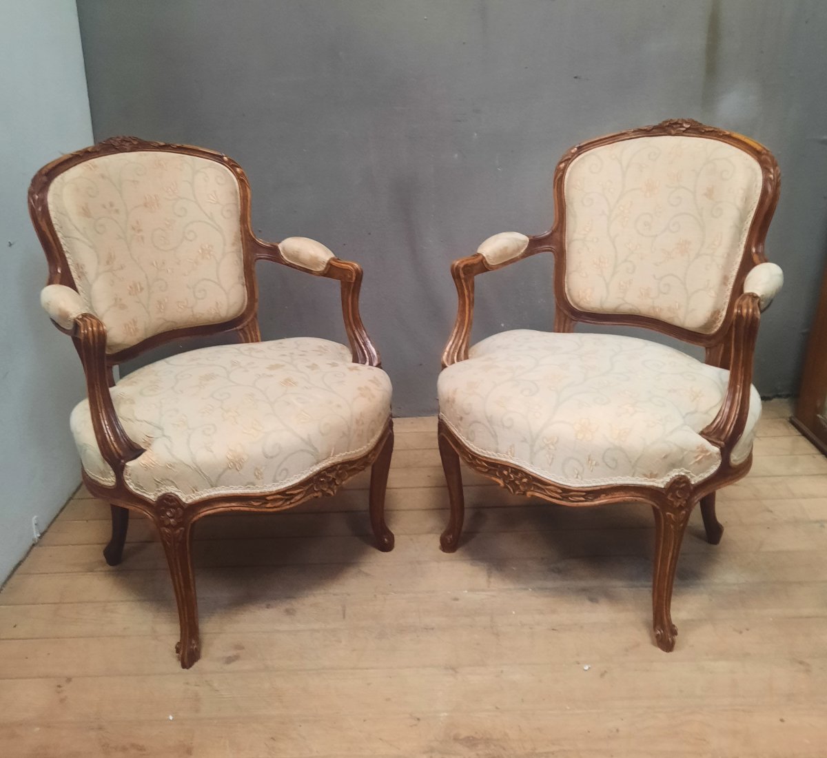 Pair Of Louis XV-style Upholstered Armchairs -photo-2