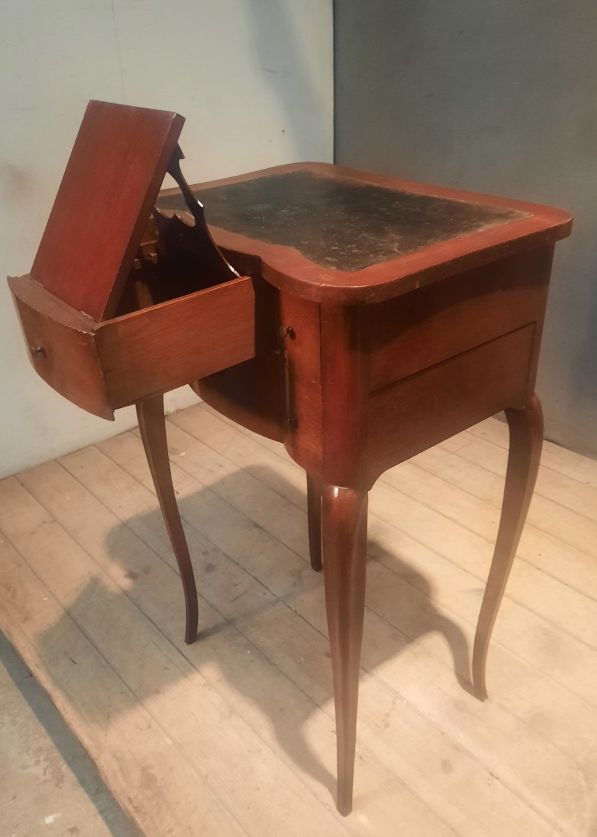 Table d appoint de style Louis XV  à pupitre