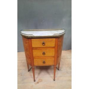 Petite commode de style Louis XVI à  côtés arrondis