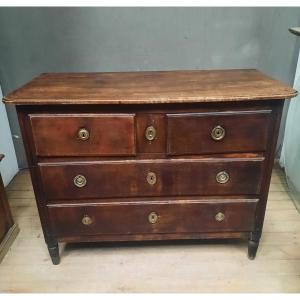 Commode parisienne du dix huitième sciecle en noyer