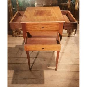 Table de salon en plaquage à  un tirroir par côté 