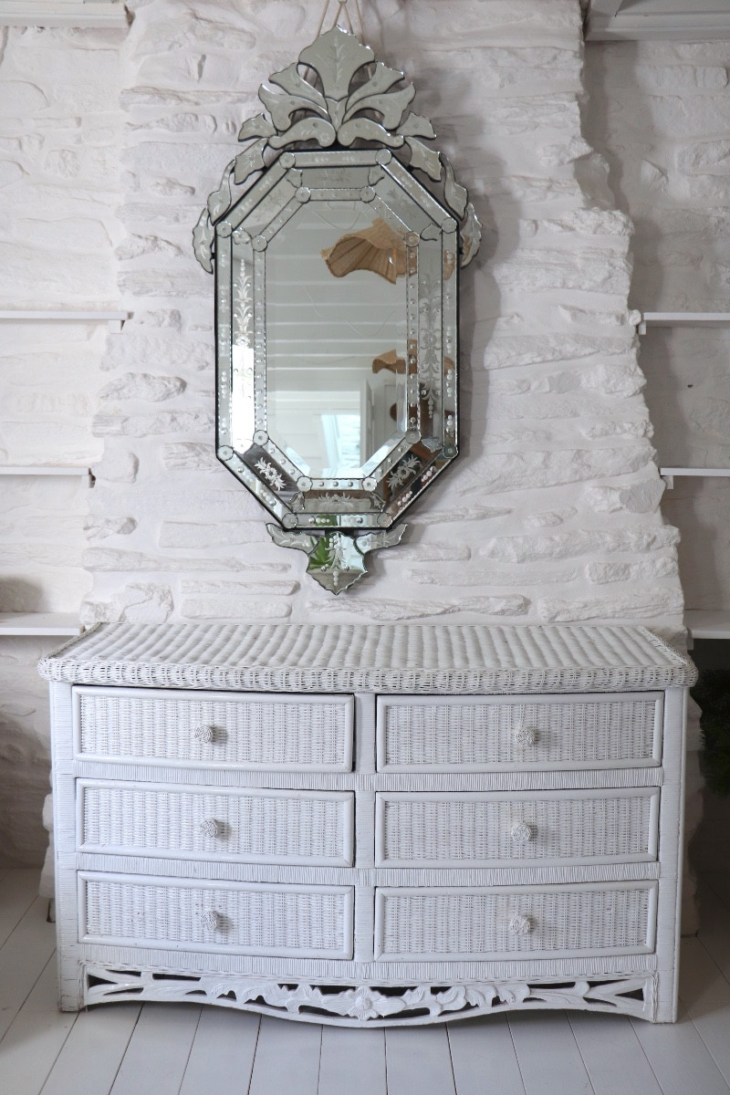 Commode en rotin  et osier, XXe siècle