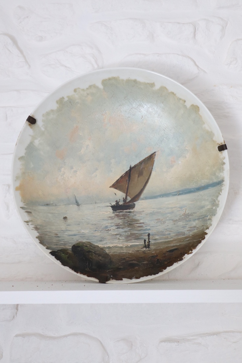 Paire de grandes assiettes peintes à la main, voilier et paysage – fin XIXᵉ siècle-photo-3