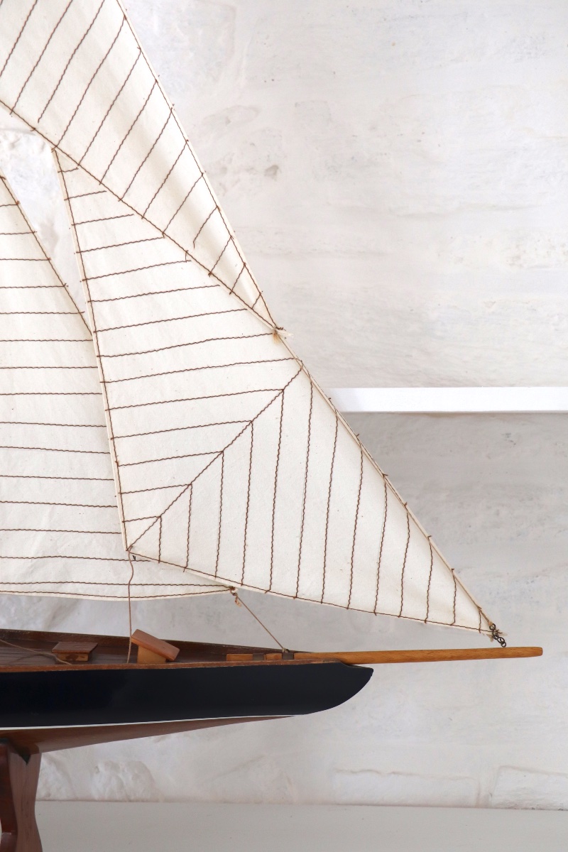 Large Model Of A Classic 20th-century Sailing Yacht-photo-3