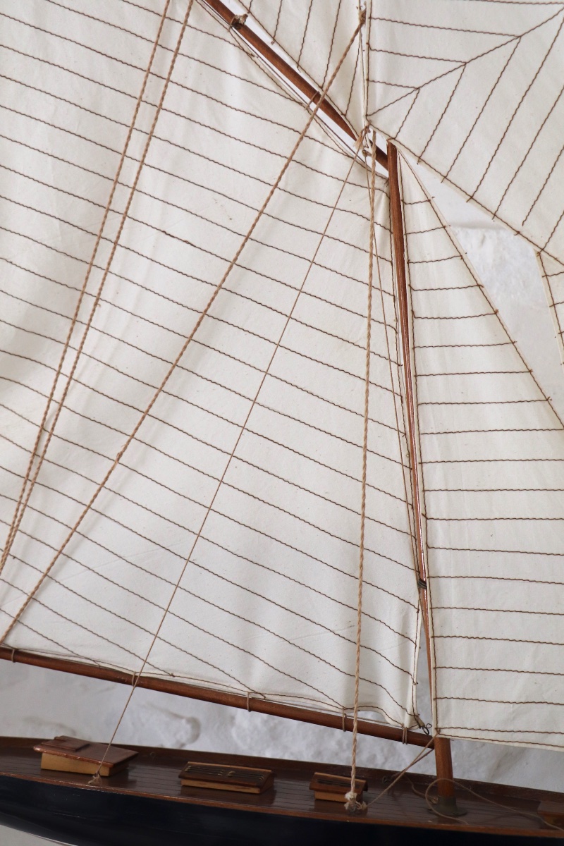 Large Model Of A Classic 20th-century Sailing Yacht-photo-2