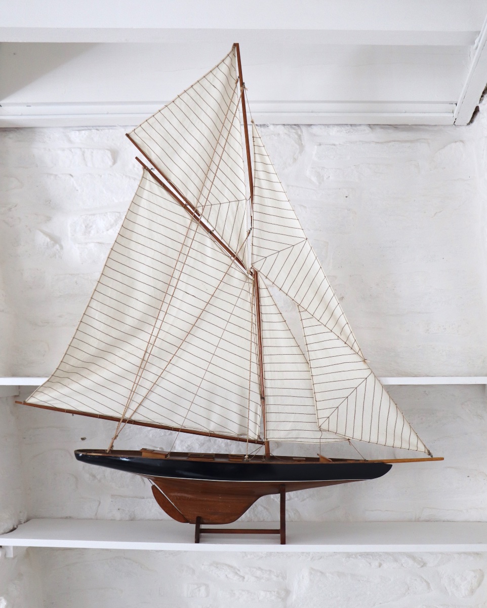 Large Model Of A Classic 20th-century Sailing Yacht-photo-3