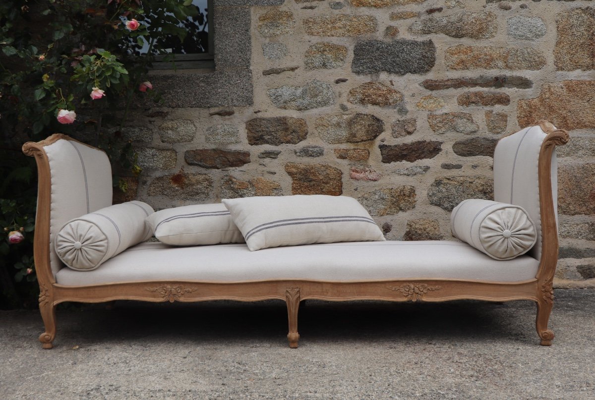 Lit De Repos De Style Louis XV Retapissé En Chanvre 