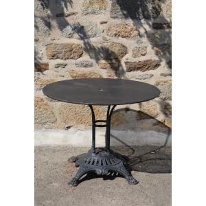 Table de jardin en fonte – Pieds de lion, XIXᵉ siècle 