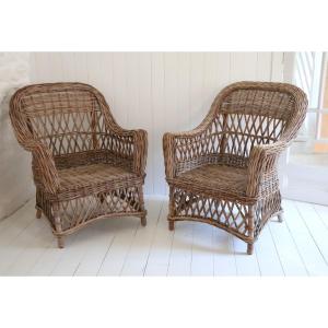 Paire de fauteuils en rotin et osier signés, XXe siècle