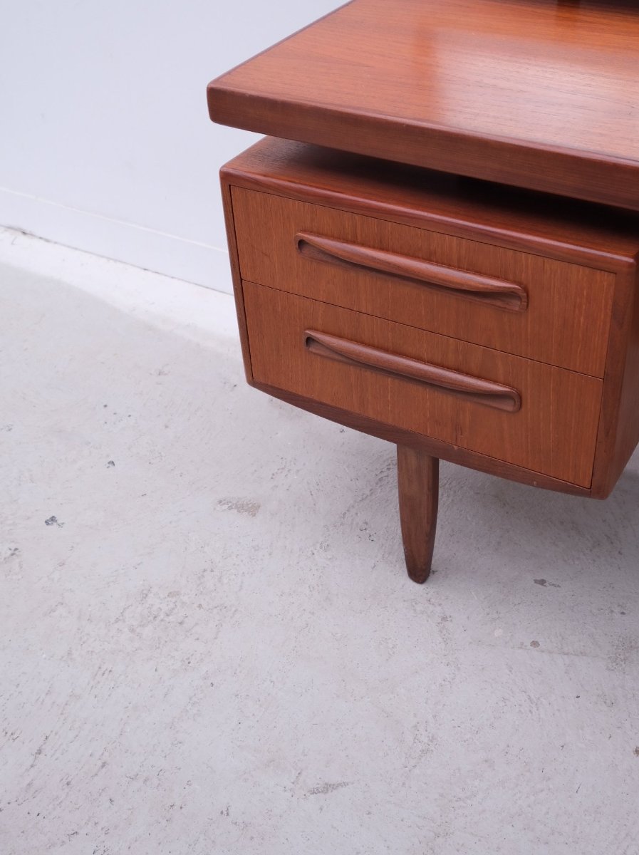 Scandinavian-style Teak Desk By Victor Wilkins For G-plan, 1960  -photo-2