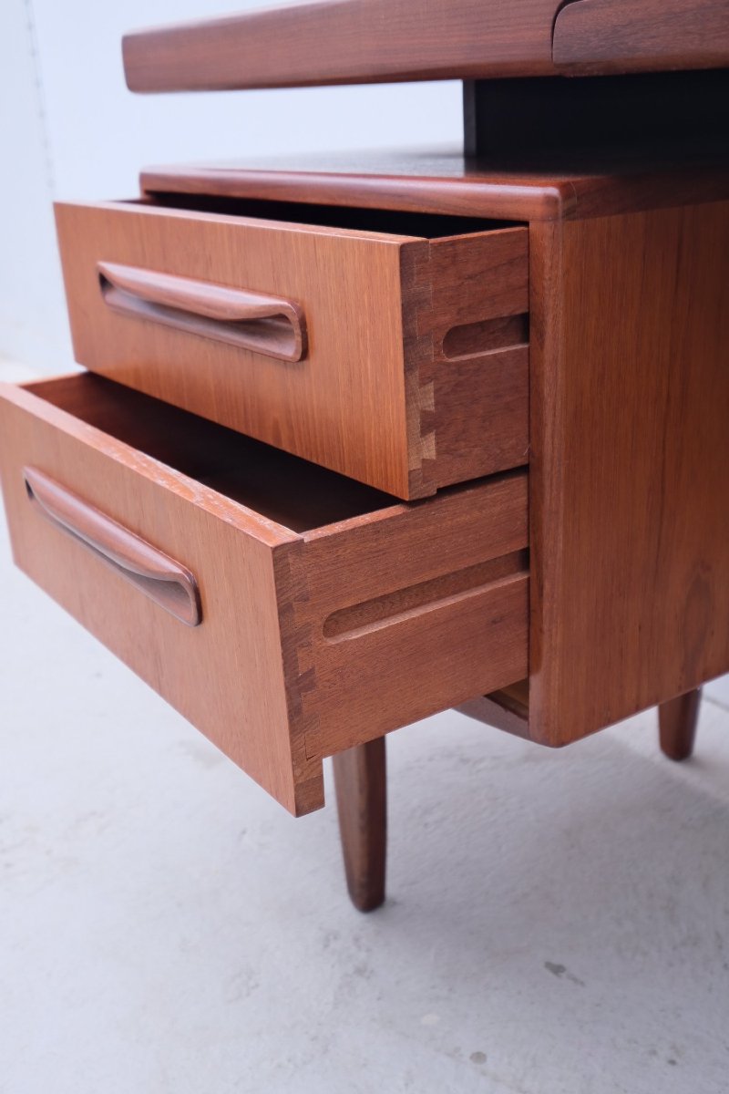 Scandinavian-style Teak Desk By Victor Wilkins For G-plan, 1960  -photo-1
