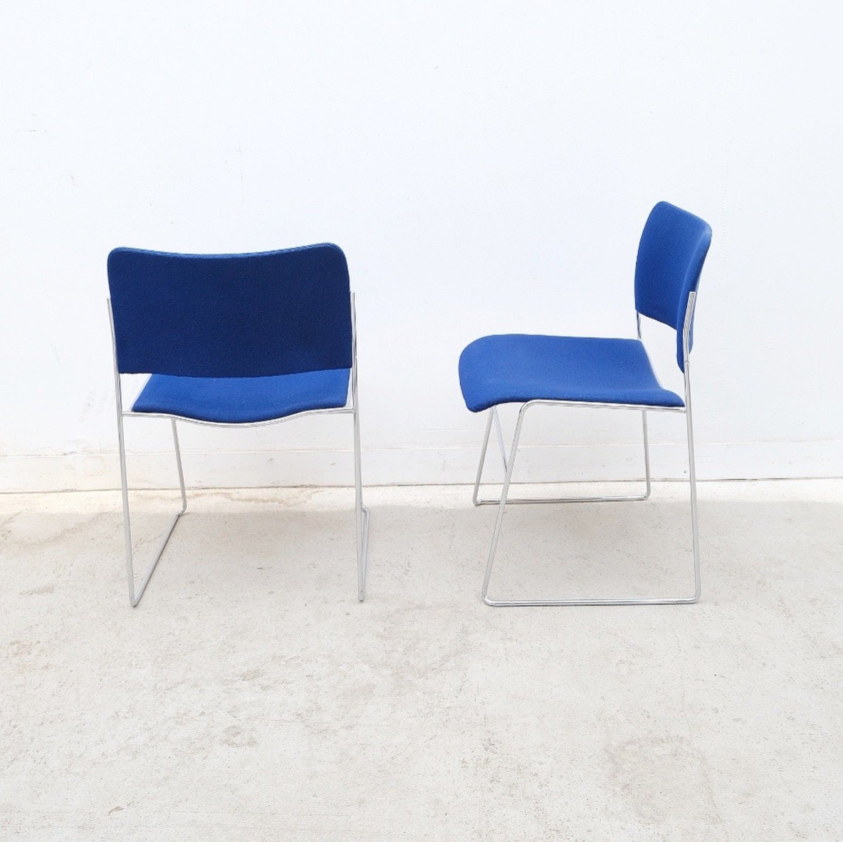 Paire de chaises empilables « 4/40 » de David ROWLAND pour HOWE (USA) -photo-2