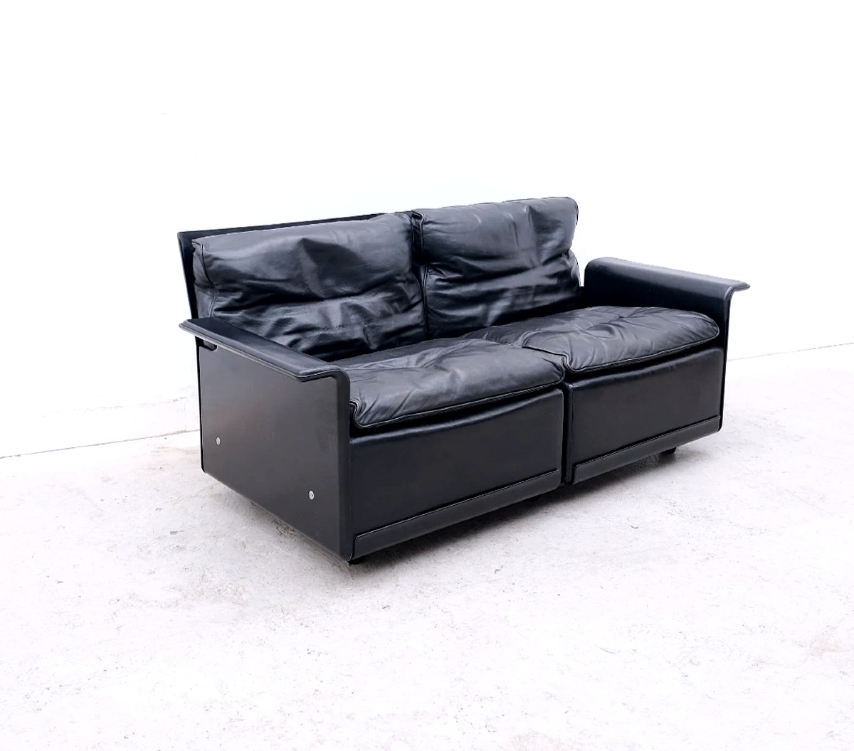 2-seater Sofa By Dieter Rams For Vitsoe In Fiberglass And Leather, Germany 1970  