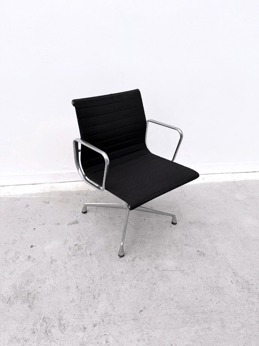 Chaise de bureau « EA 108» de Charles & Ray EAMES pour VITRA, 2001  