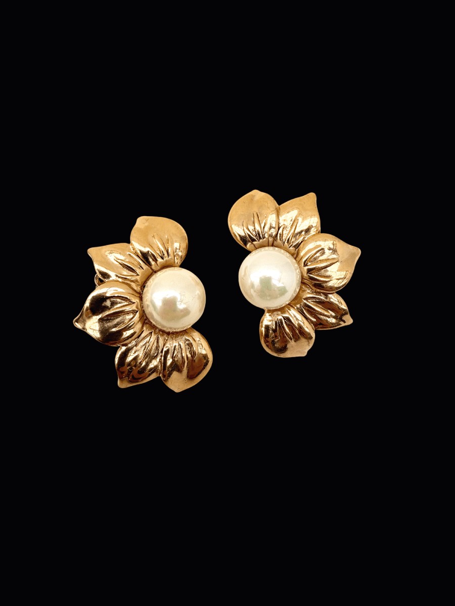 Paire de boucles d'oreilles de Nina RICCI, France 1980 