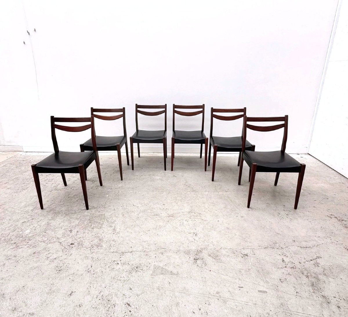 Ensemble de 6 chaises de style Scandinave en palissandre et simili cuir, 1960