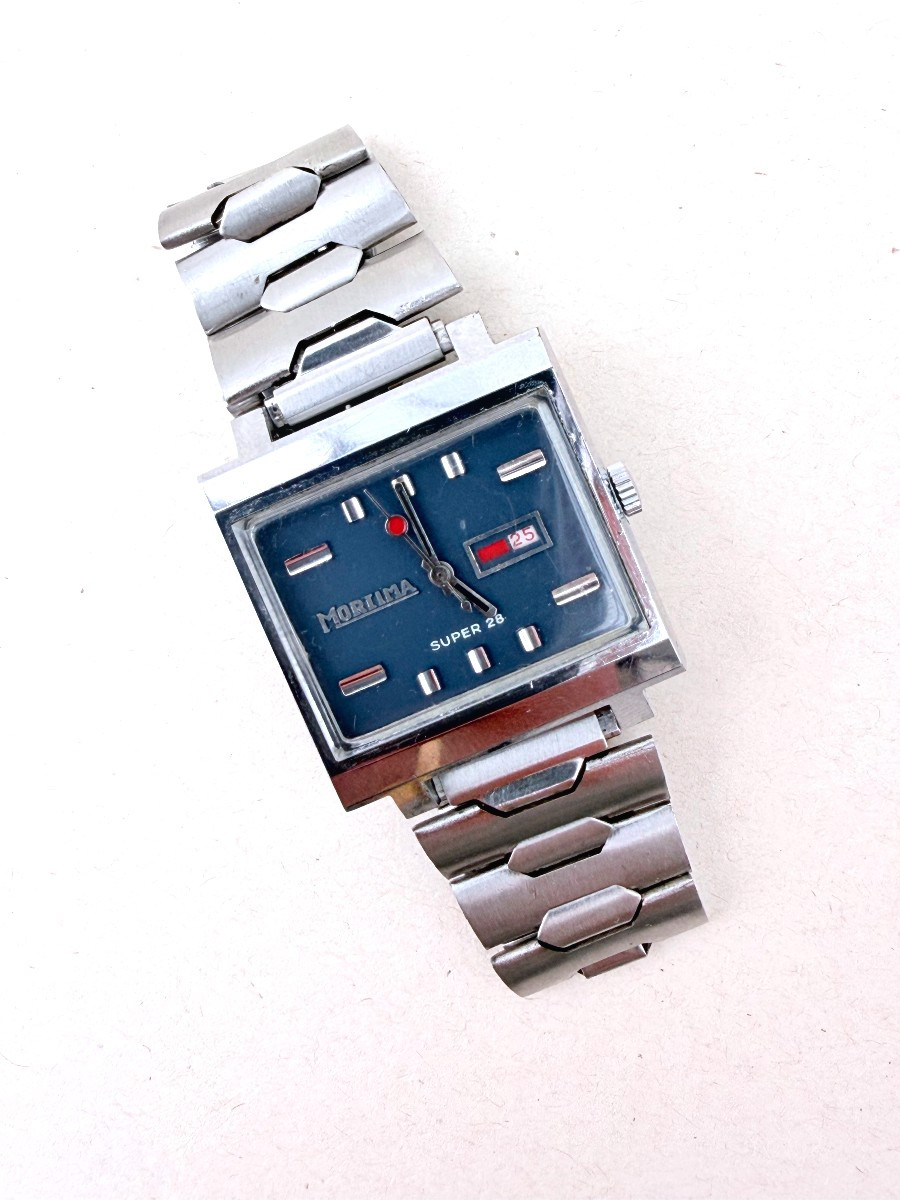 Montre homme mécanique Suisse avec dateur de MORTIMA, 1970