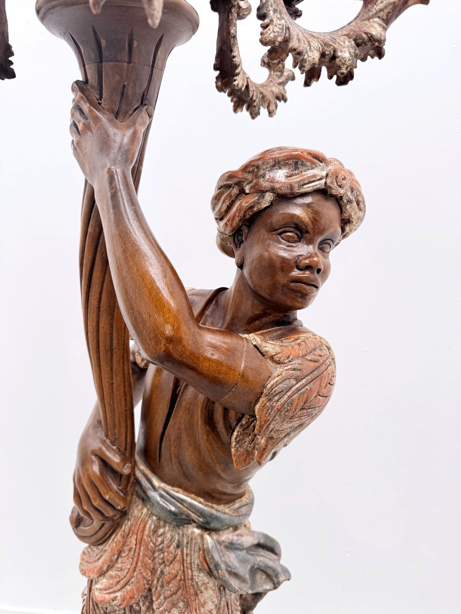 Lampadaire porte torchère "Nubien" en bois sculpté doré, Venise 1970  -photo-3