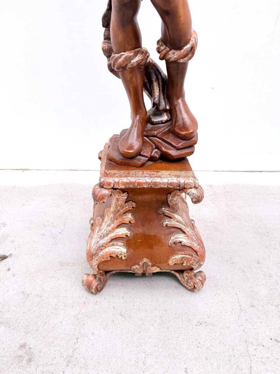 Lampadaire porte torchère "Nubien" en bois sculpté doré, Venise 1970  -photo-1