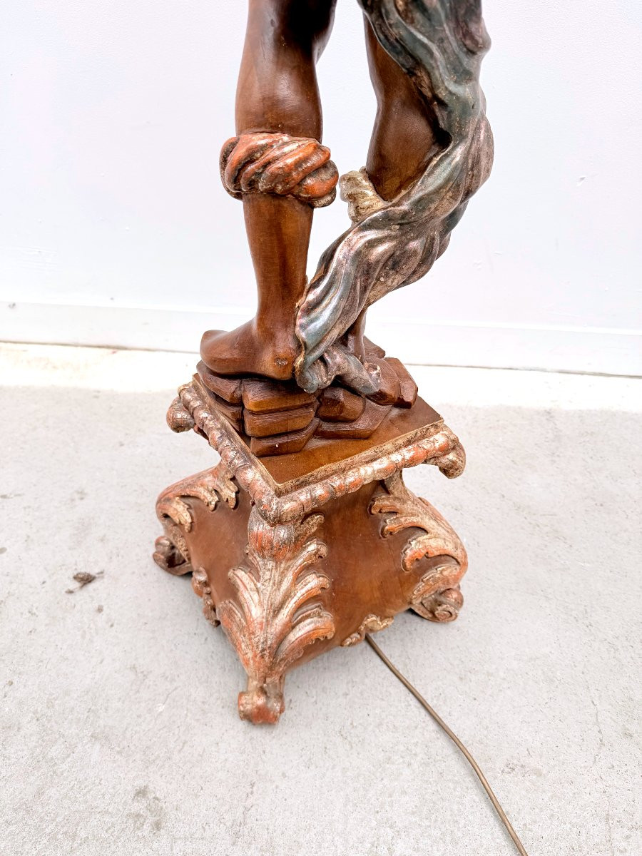 Lampadaire porte torchère "Nubien" en bois sculpté doré, Venise 1970  -photo-4