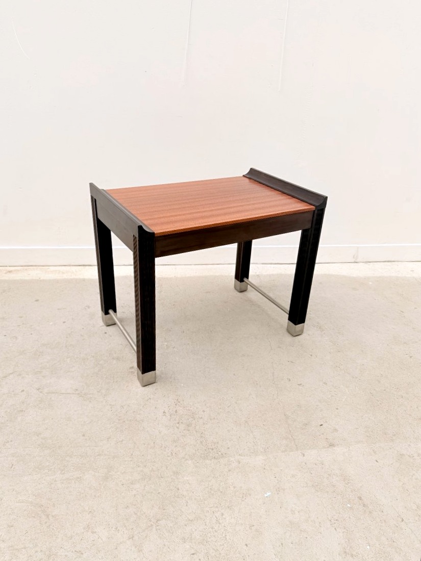 Table d'appoint en acajou et chêne teinté, France 1980  