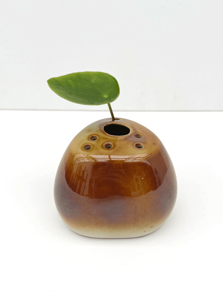 Vase pique-fleurs de Pierre LÈBE pour VIREBENT en porcelaine, France 1970  